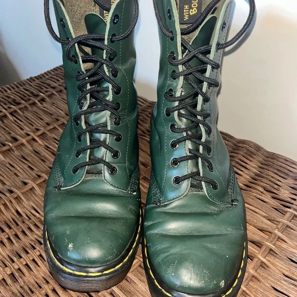 DR MARTENS BOOTS. Sz 9. Green - Picture 1 of 6